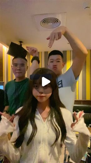 托尼帶水🌊｜WeiJie on Instagram: "各跳各的⋯"