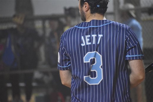 Fudpucker's wins big in Destin adult softball league