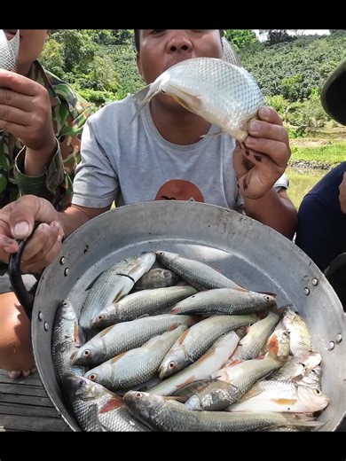 Gỏi đuôi cá độc lạ và hấp dẫn