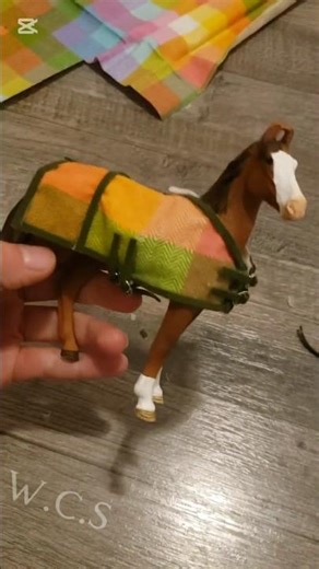 DIY schleich horse blanket #willowcreekstables #DIY #schleichDIY #crafts #horseblanket #schleich