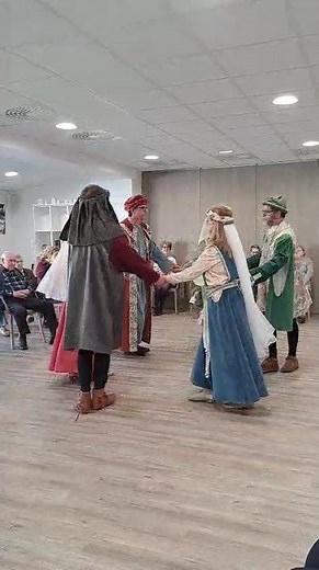 Voyage dans le temps avec une démonstration de danse médiévale 🏰 #danse #medieval