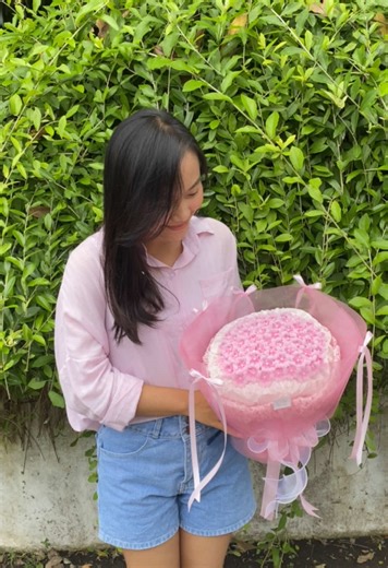 Create Mini Daisy Round Bouquets with Pipe Cleaners