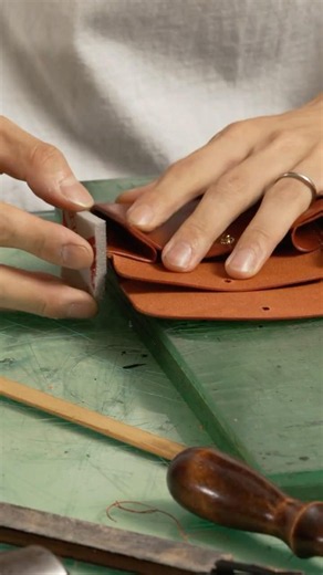 The Secret to Perfect Gussets & Wallet Silhouettes