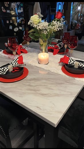 Denny McClinton on Instagram: "❤️ valentine Day tablescape ❤️ #influencer #valentinesdaydecor #tablescaping #lovedecor #luxury"
