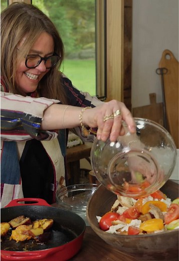 This week: a salad that earns its steak, bread that almost didn’t make it (what’s new) and a husband with zero patience. New episodes every Monday! Catch us on TV on FYI or streaming on Hulu, Disney and YouTube #CookingWithRachaelRay #MealInMintues #cesarsalad