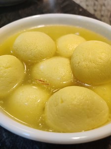 19M views · 83K reactions | Soft and Spongy Rasgulla ( Guaranteed) with these easy secret tips - Video Recipe by Manju Saraf ( a lovely mom from Gurgaon ) Please make sure you watch the video carefully and follow these easy tips as they are mentioned - guaranteed recipe will come out too good! Text Recipe Link: https://www.zaykakatadka.com/recipe/rasgulla-soft-spongy-rasgulla-recipe/ | Zayka Ka Tadka | Facebook