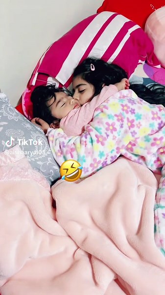 @akritiiii💃 @KRISHNA❤️AMBU #sisters love