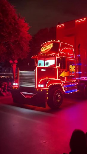 Paint the Night Parade: A Dazzling Disneyland Experience