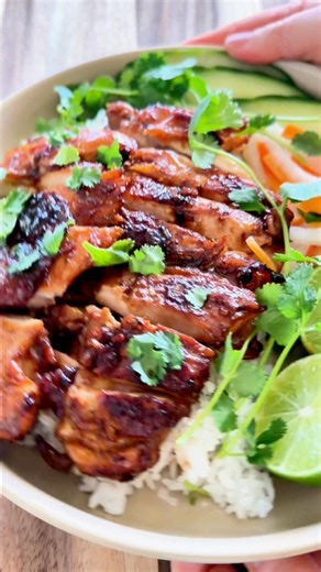 Vietnamese Lemongrass Chicken Bowl #Chicken