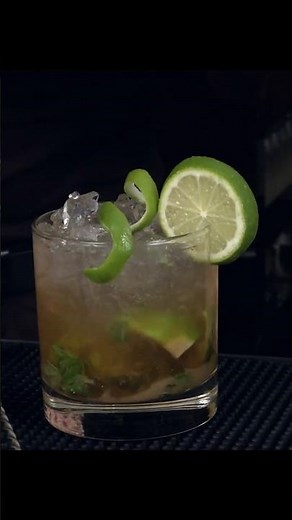 How to Make an Authentic Cuban Mojito #shorts #mojito #cubanmojito #summer #drinks