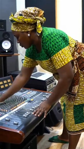 ZETY A MBA DIOVY KELY AO AMIN'NY STUDIO AO 😂 #studio #videos #pc #ordinateur #instrumental #post | Asuspc Mada