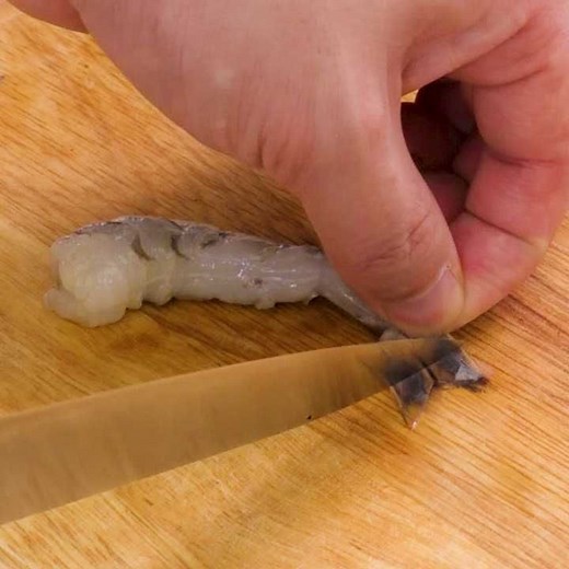 料理の基本！ えびの尾の下処理のレシピ動画・作り方 | デリッシュキッチン