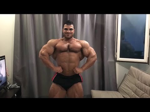 Egyptian IFBB Pro bodybuilder Hassan Mostafa - Posing practice