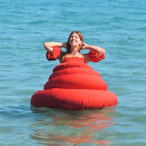 462K views · 3K reactions | Pondside Glam: Witness Her Craft a Dress from Floats, Ideal for Summer Vibes! | 5-Minute Crafts Green | Facebook