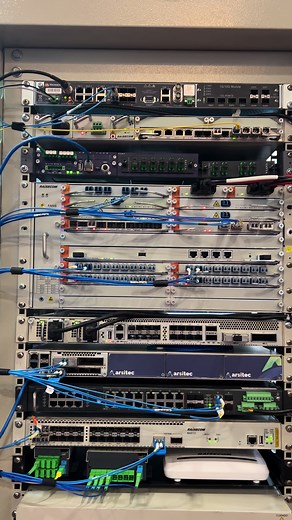 Rack de Telecomunicações Montado por Engenheiro Rachid na Arsitec