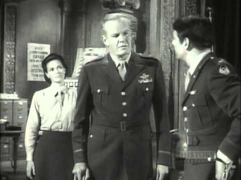 twelve o'clock high : S2E04 The Idolator