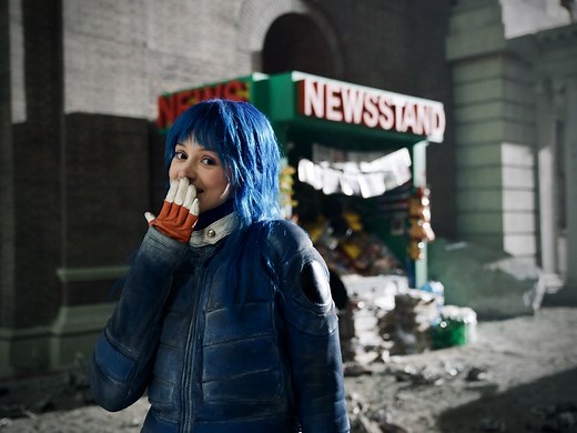 « Libre» : Angèle se transforme en super-héroïne dans son nouveau clip