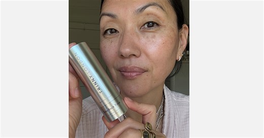 “If your skin feels a little dull and lifeless, this might be your answer.” Here's how Meredith instantly transforms dull, dehydrated skin into skin that looks (and feels) vibrant, supple and full of life with our ultra-light liquid elixir. Our game-changing formula immediately hydrates and revitalises skin, while working deep within the epidermis to restore the five signs of skin vitality: hydration, elasticity, smoothness, softness and luminosity*. Shop Take Back Time Elixir https://trinny.co/