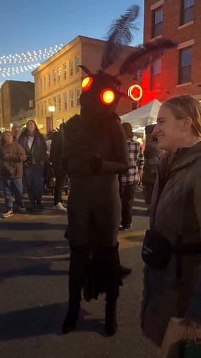 26 reactions · 3 comments | Moth Lady, she yearns for a lamp. 﫠...