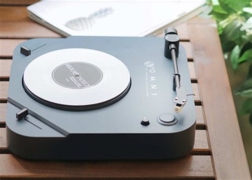 OMNI portable turntable for musicians, music lovers and DJs