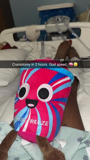 My #frontalcraniotomy went great! We started at 7:30 AM. I got out about 6:30 PM and all my people showed up for me. My nurses and doctors were AMAZING! 10/10🫵🏾 Stay tuned 🦾😏🧠🤕 #nf2 #spine surgery #brainsurgery #braintumor #tumorremoval #blackgirlmagic #fypシ #explorepage #fypシ゚viral #recoveryispossible #godisgood #majorsurgery #swollenface