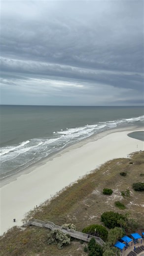 Cold dreary day at the beach | Derek Wisuri