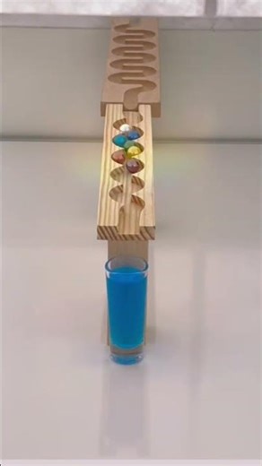 satisfying oddly marbel rolling fall down 💙🥶 #marblerun #satisfying