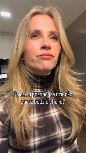 Karolina Gawrońska-Kasperska 🥑 dietetyczka | zdrowe nawyki on Instagram: "Szczerze? Za każdym razem, gdy moje dziecko odmawiało czekolady, to w mojej głowie zapala się czerwona lampka 🚨 Na przykład teraz, babcia przyniosła czekoladkę, starszy ku mojemu zdziwieniu kompletnie niezainteresowany. A to dziwne, bo słodyczami nigdy nie pogardzi: Następnego dnia okazuje się, że ma grypę 😭 Kiedy w Waszej głowie zapala się czerwona lampka chorobowa?🚨 #choroba #zdrowie #dziecko #rodzicielstwo #macierz