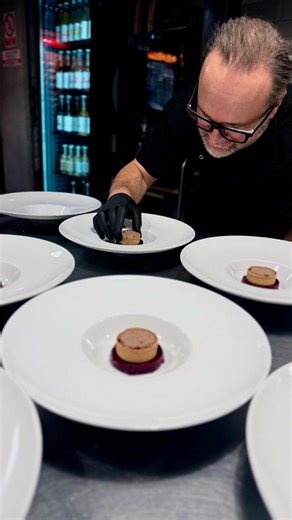 Bistro Miarki 8 Restaurant&Wine Bar on Instagram: "Pierwsza noworoczna degustacja już za nami! 🥂 Przed Państwem mały skrót tego, co wczoraj działo się u nas przy stole. Co dokładnie serwowaliśmy? Zajrzyjcie do naszego najnowszego IG Story 🤭 Do zobaczenia w Bistro! 🤍 #bistromiarki8 #tarnowskiegóry #degustacja4talerze #degustacja #wino"