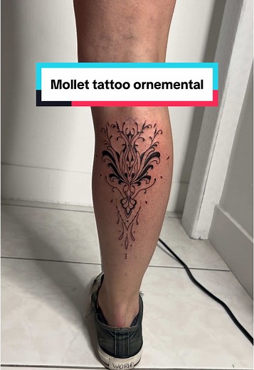 Tatouage ornemental pour le mollet : Embellissez votre peau