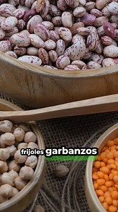 ✨Te dijeron que no podías comer nada… que todo te haría daño 😣🍽️ Pero no todo lo que escuchas es verdad. Muchas veces el verdadero peligro está en seguir dietas extremadamente estrictas que terminan desnutriéndote 😵‍💫❌. Tu cuerpo necesita nutrientes, no castigos. Por eso hoy queremos compartirte algunos tips de proteína vegetal 🌱💪 que sí puedes consumir y que te ayudarán a nutrirte mejor sin miedo ni culpa. Recuerda: comer bien no es dejar de comer, es aprender a elegir con conciencia 🧠✨.