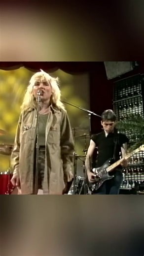 Happy 74th birthday to the legendary Chris Stein, Blondie co-founder and guitarist 🎸 #Blondie #ChrisStein #DebbieHarry #XOffender | Rock Legends