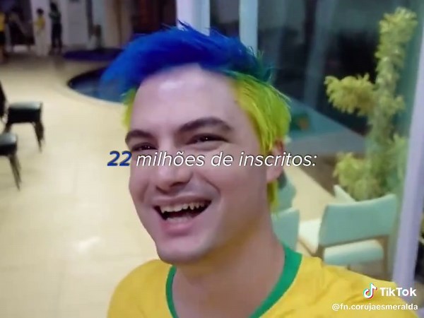 Todos os estilos de cabelo do Felipe Neto em celebração