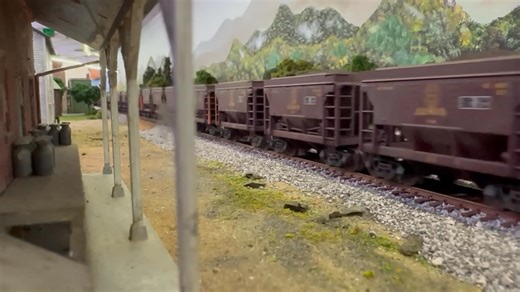 A loaded DMIR train eases through Alton with 4 #scaletrains SD38-2 and 140 loads. | Suncoast Model Railroad Club