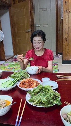 80살시골엄마 풀때기아줌마 내장탕식사