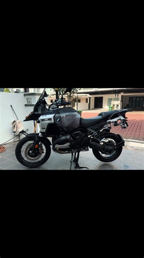 Premium Wash for BMW GS 1300: Shine Like New!