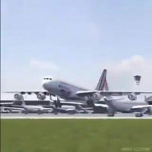 J'ai compris c'était un complot... Voilà pourquoi les avions ne décollent pas en ce moment.... Bizatous. Rendez-vous.... Le 16/08 à SAUSSET LES PINS pour un plateau d'Artistes. Le 18/08 à ROQUEBRUNE SUR ARGENS pour le One man COMPLET. Le 19/08 à PUGET SUR ARGENS pour le One man COMPLET. Le 20/08 au CAP D'AGDE pour le toro-piscine. Le 21/08 à MARSEILLAN. Le 22/08 à GALLARGUES pour le One avec les musiciens. | Anthony Joubert