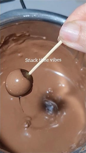 Vegan Chocolate Grapes in 30 Seconds! | Easy Frozen Treats 🍇❄️