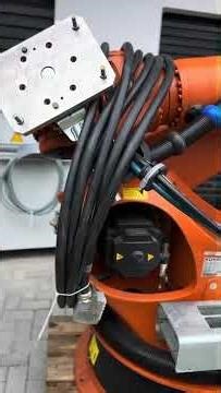 Estoque de robôs industriais Kuka em Joinville-SC.