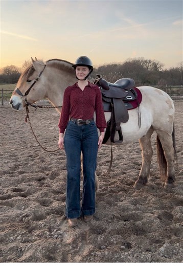 Horse is a paid model (in treats). ❤️ #matchinghorseset #horsefashion #wenglishrider #westernchic #westernfashion
