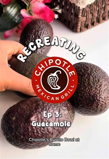 Chipotle’s guacamole recipe! Which menu items should I expose next? 👀 RECIPE ⬇️ ⚠️Disclaimer⚠️ Chipotle does NOT use tomatoes. I added that myself but forgot to mention it! I also said 5 avocados but this recipe is for 4 💕 ➡️OFFICIAL CHIPOTLE COPYCAT *4 ripe Hass avocados *Salt: ¾ tsp salt *Citrus juice: 2 tsp (1 tsp each lemon and lime) *Cilantro: 3 tbsp 1 tsp, chopped *Red onion: 3 tbsp 1 tsp, diced *Jalapeños: 1 tbsp 1 tsp, diced ➡️MY IMPROVED VERSION: *4 ripe Hass avocados *Salt: ~3 tsp *C