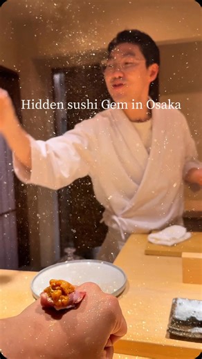 OSAKA SHINSAIBASHI【Sushi Kazenogi】 @sushi_kazenogi 📍 3-8-2 Minamisenba, Chuo‑ku, Osaka, 542‑0081, Japan ☑️ An intimate, modern sushi hideaway just a 5‑minute walk from Shinsaibashi. Enjoy a 28,000 ¥ omakase course featuring seasonal, market-fresh ingredients—masterfully crafted in Edomae style. Watch live chef performances, indulge in sake pairings, and don’t miss the playful touch: sushi topped with shimmering gold powder for a fun and memorable dining experience. #sushi #osakasushi #omakase #