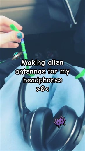 👾 {#headphones #alien #music #alt #furry #petre #otherpaw #silly #rock #gleepglorp }