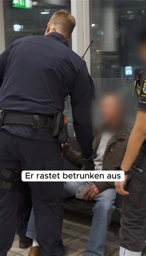 Hat er ganz alleine die Flasche Whisky getrunken? 👮 Border Control: Schwedens Grenzschützer ➡️ jeden Samstag um 18:20 & 19:15 auf #DMAX Previews könnt ihr immer schon 7 Tage vorab auf discovery sehen. #Grenzkontrolle #bordercontrol #schweden | DMAX