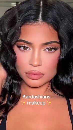 Kylie Jenner Kardashian-Inspired Makeup Tutorial