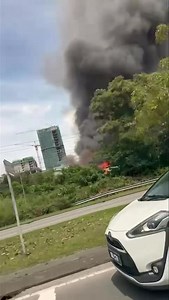 31K views · 154 reactions | （亚庇2日讯）现在（下午1：10分），位于兵南邦路，兵南邦巴鲁旁设有的工地住宿发生大火。 消防单位正赶赴现场展开救援工作。 | 沙巴詩華日報 Sabah See Hua Daily News | Facebook