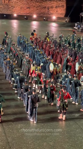 Who’s excited to experience the Royal Military Tattoo in Edinburgh in 2025? 😍 (In the video: memories from the Military Tattoo 2023) Edinburgh travel tips and recommendations @rhona_the_unicorn #edinburghscotland #schottland #castlesofscotland | Rhona The Unicorn Adventures