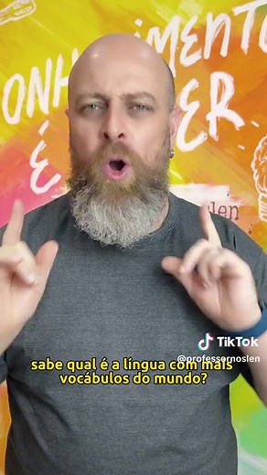 Você sabe quantas palavras existem na Língua Portuguesa? Segundo a última edição do VOLP, de 2021, nós temos por volta de trezentas e setenta mil palavras registradas. É, pessoas! Mas você sabe qual a língua com mais vocábulos? O Inglês. Como pesquisar todos os vocábulos existentes em todas as línguas do mundo é muito difícil, esse é um dado aproximado. E você, se fosse escrever todas as palavras que conhece, quantas acha que escreveria? #professornoslen #edutok #TikTokBrasil #HumorNoTikTok #edu