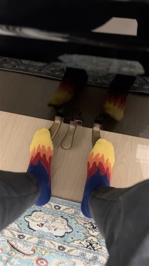 Piano pedals is wild