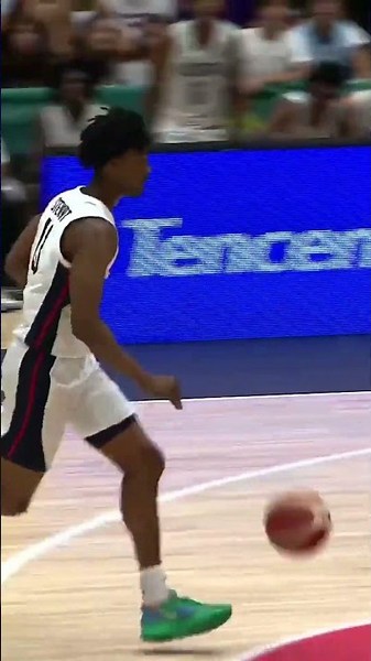 Pulling off that dunk in-game is IN-SA-NE 🤯 #FIBAU17